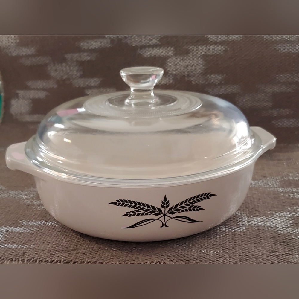Vintage Anchor Hocking Black Wheat 7" baking dish with clear glass lid.